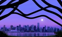 不踩球场边线：对球场的敬畏，球场不让踢球